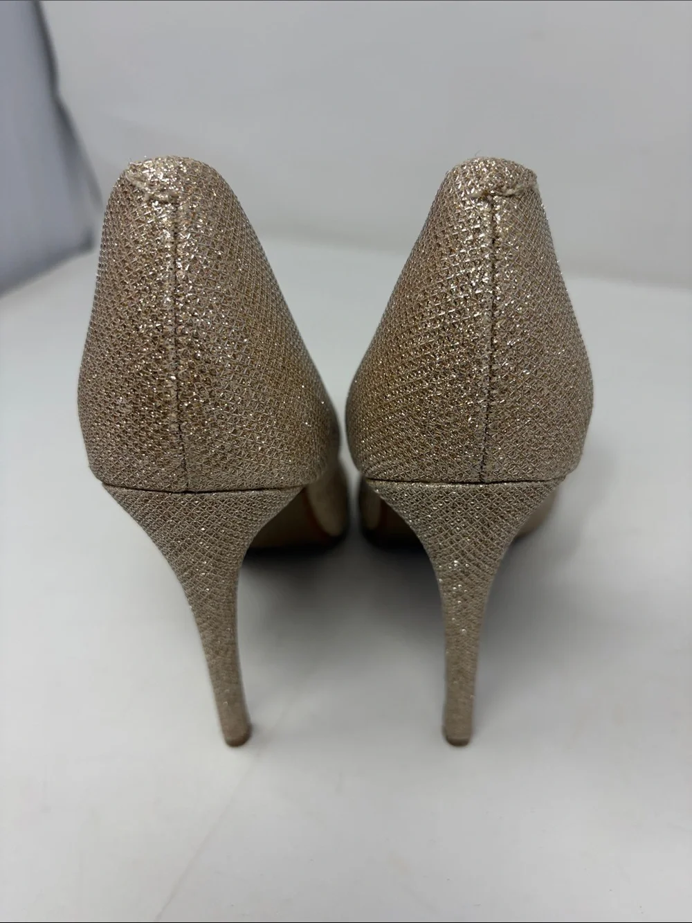 Betsey Johnson Champagne Glitter Bow Pointed-Toe Heeled Pumps Size 7